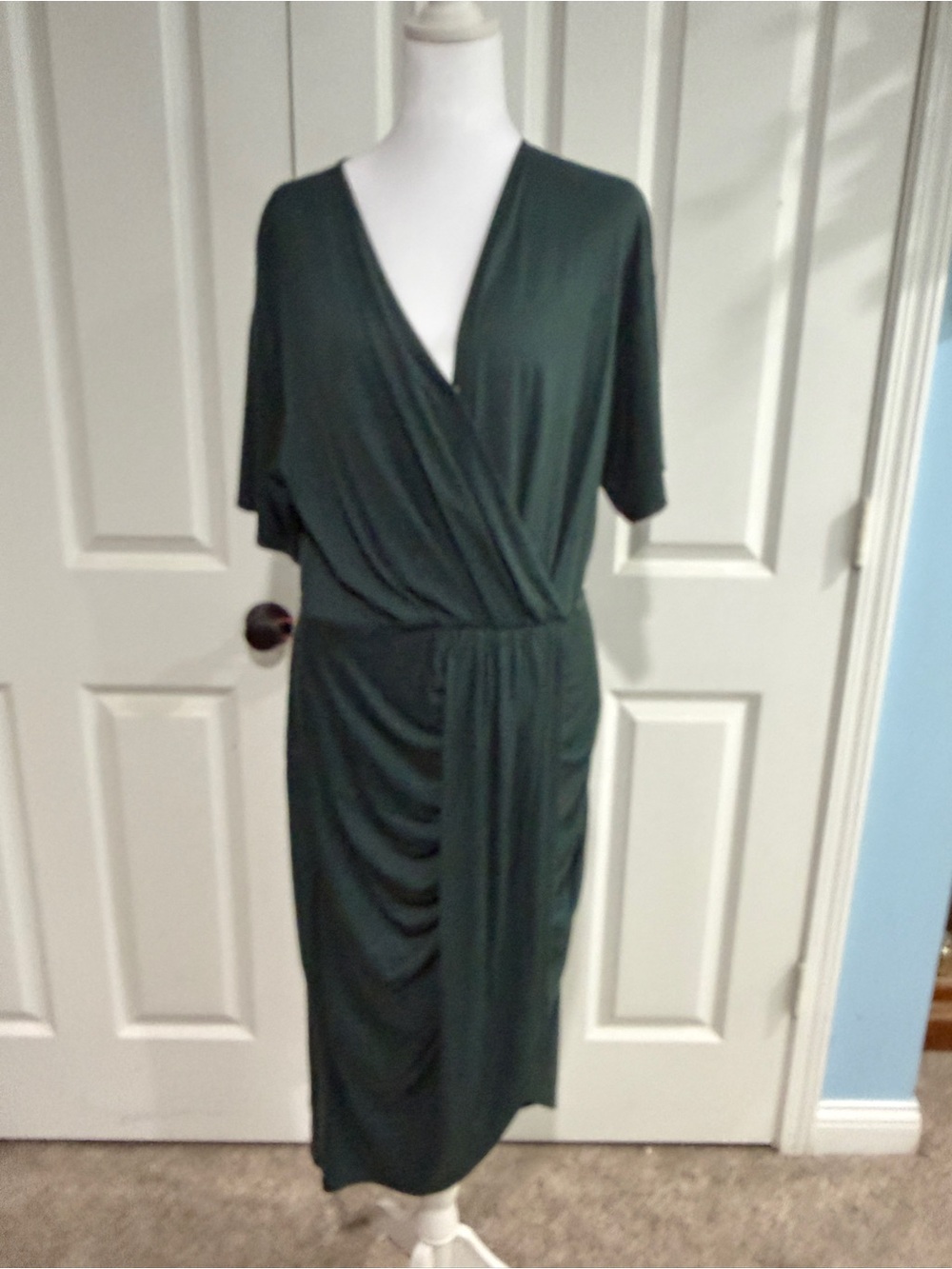 Deep Green Faux-Wrap Midi Dress with Cinched Waist